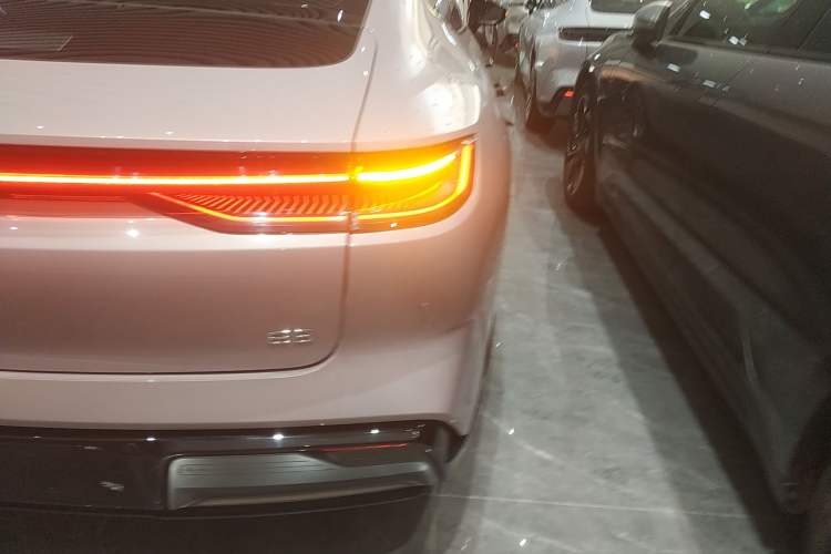 Used Geely Galaxy E8 2024 665 km Range Rear-Drive Starship Long-Range Version