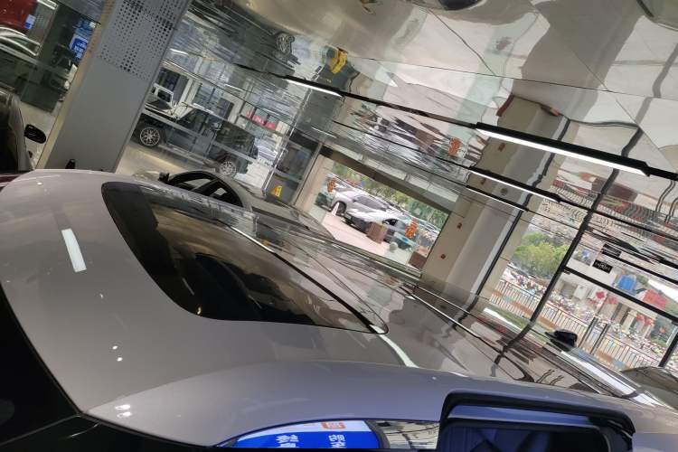 Used Zeekr 009 2022 WE Edition Roof