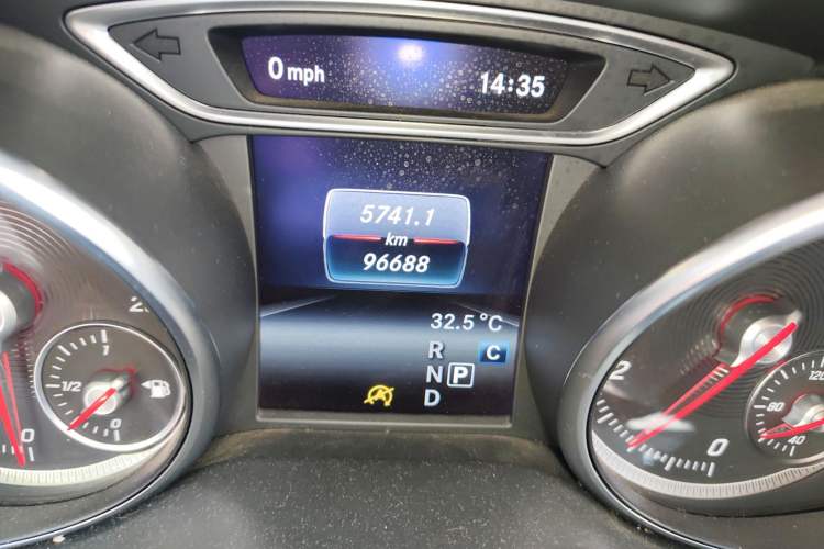 Used Mercedes-Benz GLA 2018 GLA 200 Sport Edition Odometer Close Up