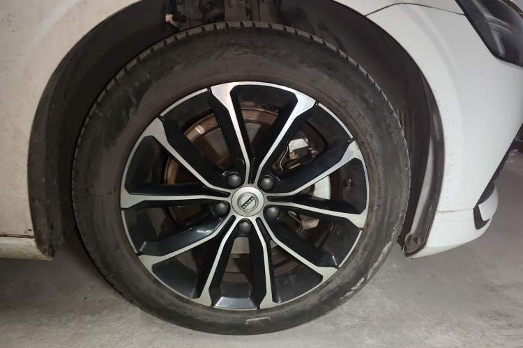 Used Volvo S60 2021 T4 Zhiyi Luxury Edition Right Front Wheel Hub