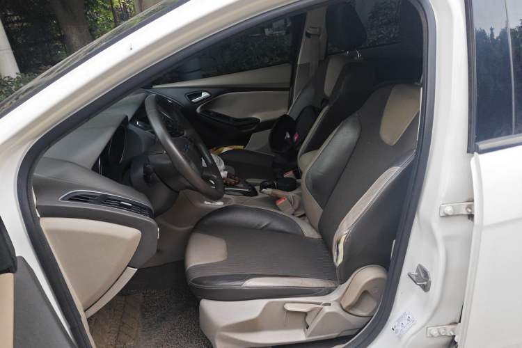 Used Ford Focus 2012 Hatchback 1.6L Automatic Fashion Edition
