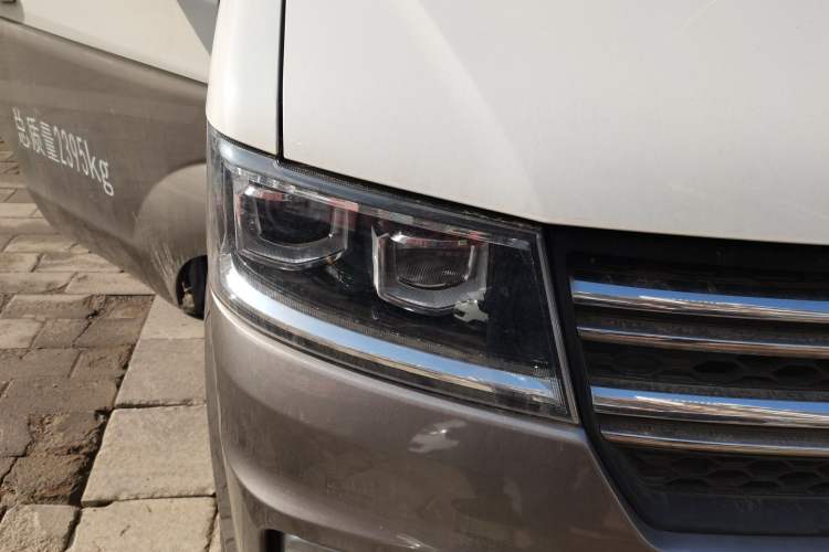 Used Jinbei New Hiace S 2023 1.6L Luxury Cargo Version 2/5-Seater SWD16M Right Front Headlight