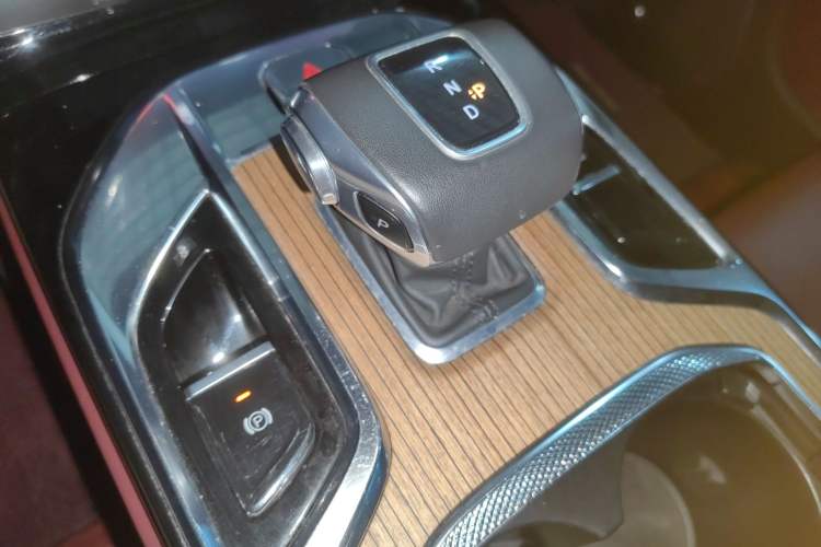 Used Hongqi E-HS9 2021 460 km Range Flagship Edition Six-Seater Gear Lever