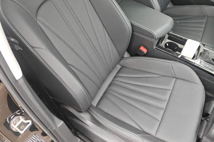 Used Volkswagen Passat 2025 Outstanding Model 380TSI Dragon Glory Edition
