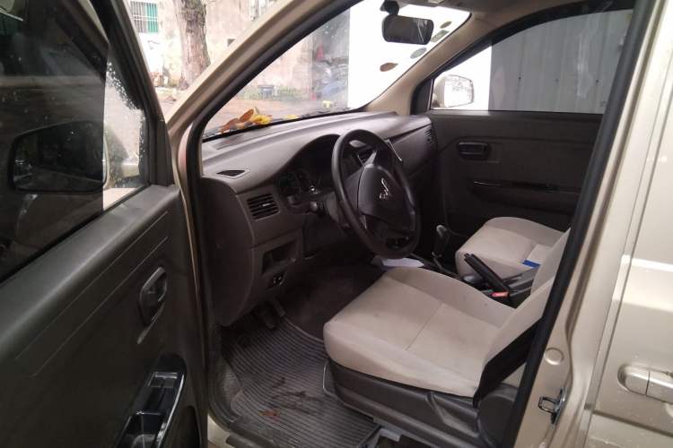 Used Wuling Rongguang V 2018 1.5L Standard Version
