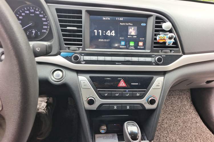 Used Hyundai Elantra (6th Generation / Lingdong) 2016 1.6L Automatic ZhiXuan · Luxury Version Audio And AC Panel