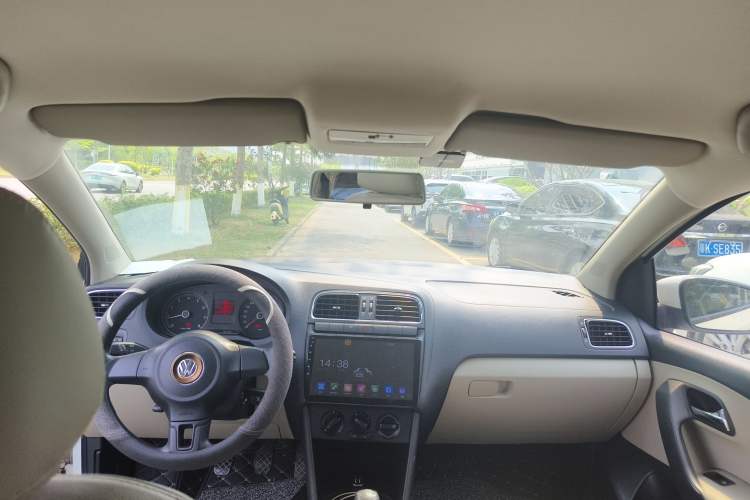 Used Volkswagen Polo 2011 1.6L Manual ZhiShang Edition
