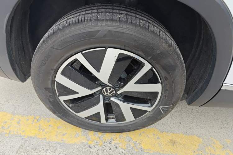 Used Volkswagen Tayron 2024 300TSI Two-Wheel-Drive Luxury Plus Advanced Version Right Rear Wheel Hub