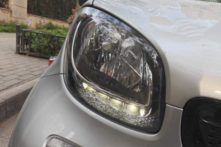 Used smart fortwo 2018 1.0L 52kW Hardtop Passion Edition China V Standard Right Front Headlight