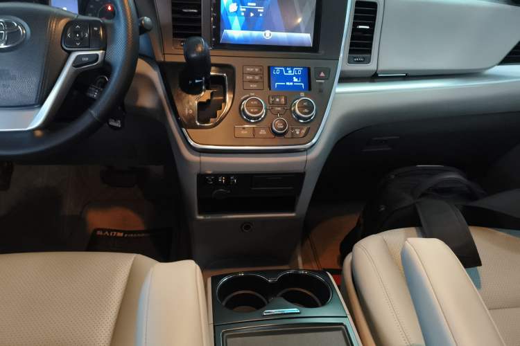 Used Toyota Sienna (Parallel Import) 2015 3.5L Two-Wheel Drive L Version—U.S. Specification
