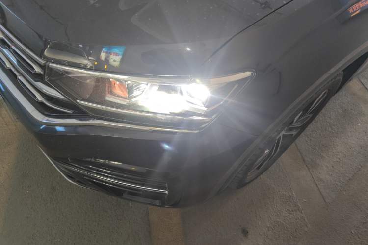 Used Volkswagen Tayron 2020 380TSI All-Wheel Drive R-Line Connected Version Left Front Headlight
