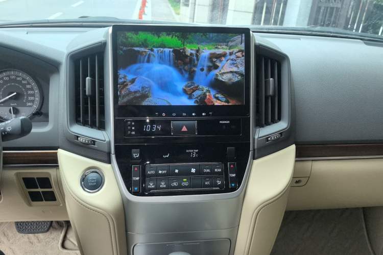 Used Toyota Land Cruiser 2015 4.0L 8-Seater Middle East Version