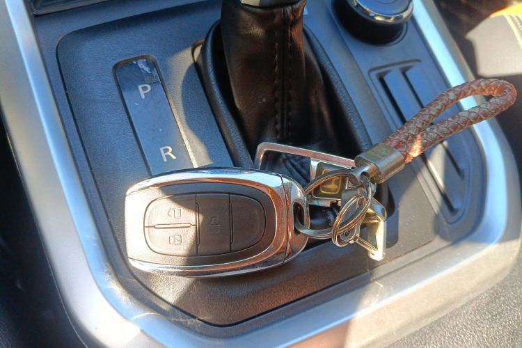 Used SAIC MAXUS T70 2021 2.0T Diesel Automatic 4x4 Elite Version with Long Bed and High Ground Clearance
