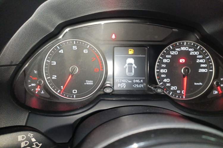 Used Audi Q5 2016 40 TFSI Technology Edition Odometer Close Up