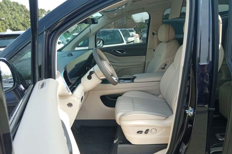 Used VOYAH Dream 2024 PHEV Ultra-Long Range Flagship Edition
