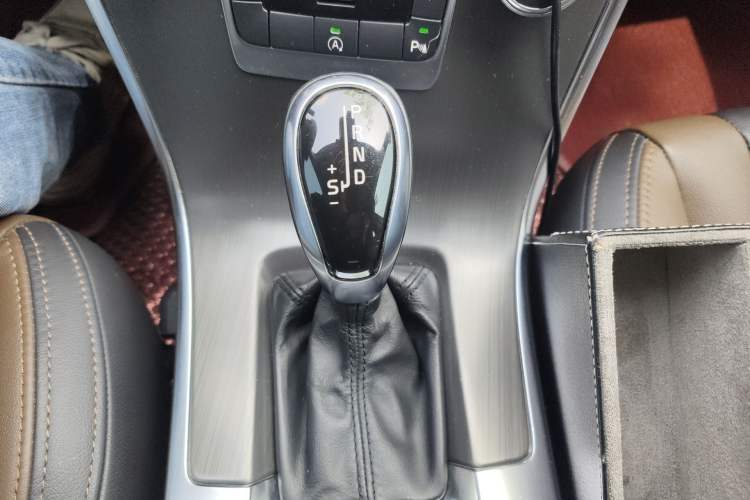 Used Volvo XC60 2015 T5 Smart Upgrade Model Gear Lever