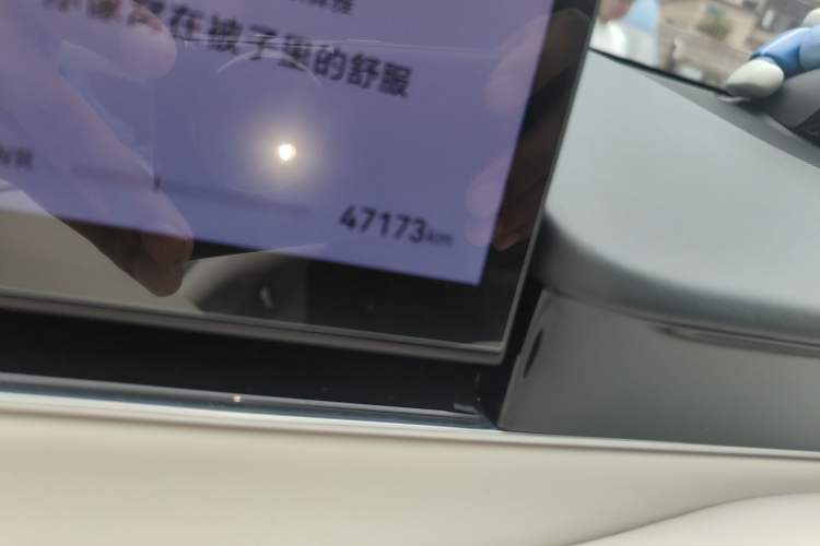 Used Hima Luxeed R7 2024 All-Electric 802 km Max Odometer Close Up