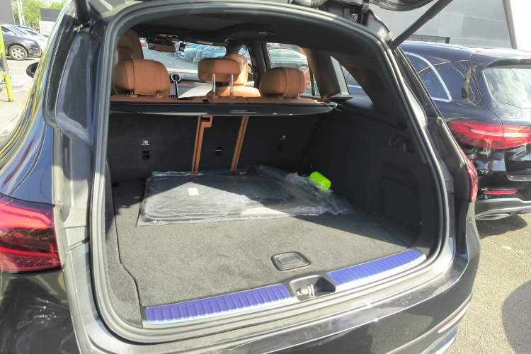 Used Mercedes-Benz GLC 2025 GLC 260 L 4MATIC Luxury Model
