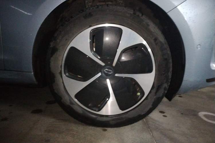 Used Hima AITO M5 2022 Pure Electric Rear-Drive Standard Edition Right Front Wheel Hub