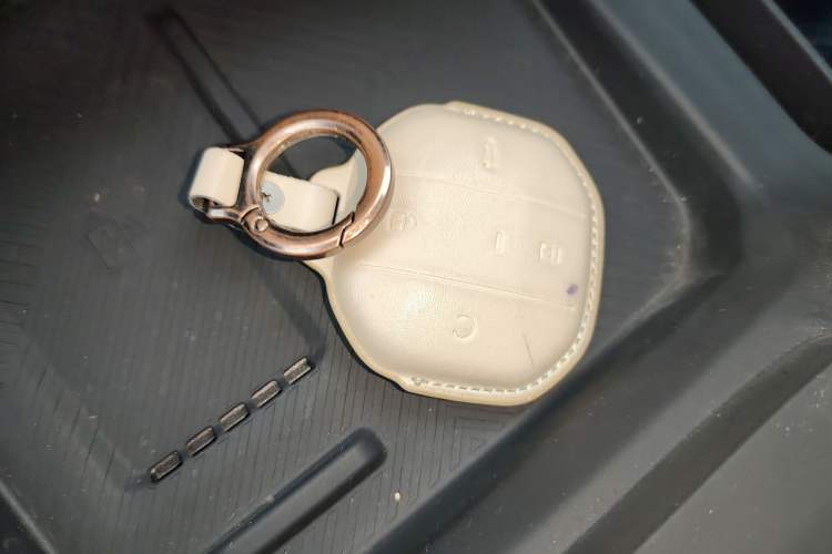 Used JETOUR Traveler 2025 1.5TD DCT Two-Wheel Drive Exploration+ Vehicle Key