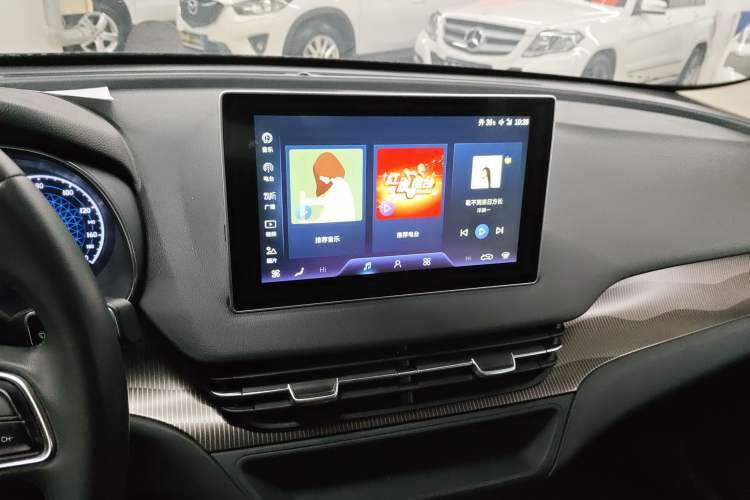 Used Hongqi E-QM5 2021 Charging Version Flagship Edition Audio And AC Panel