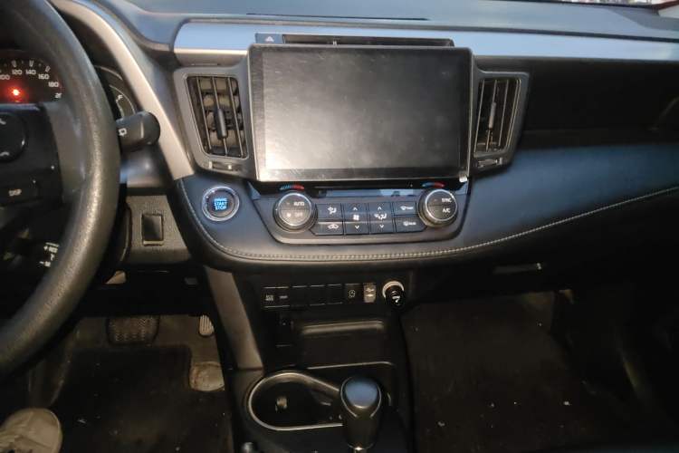 Used Toyota RAV4 2016 2.0L CVT Two-Wheel Drive Fashion Edition China V Standard