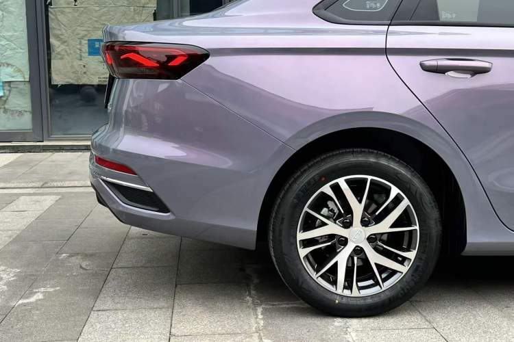 Used Geely Auto Emgrand 2026 Model 4th Generation 4 Millionth Anniversary Edition 1.5L Manual Overdrive Edition