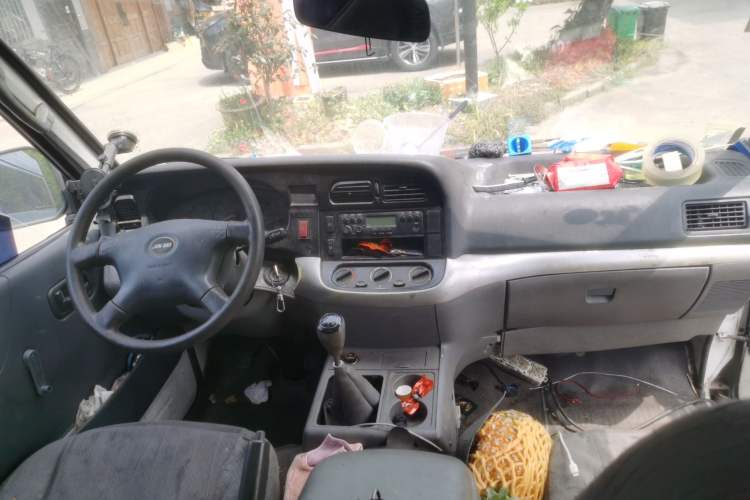 Used Jinbei Hiace 2014 2.0L 5th Generation Kuaiyunwang Business Version 4G19 Center Console