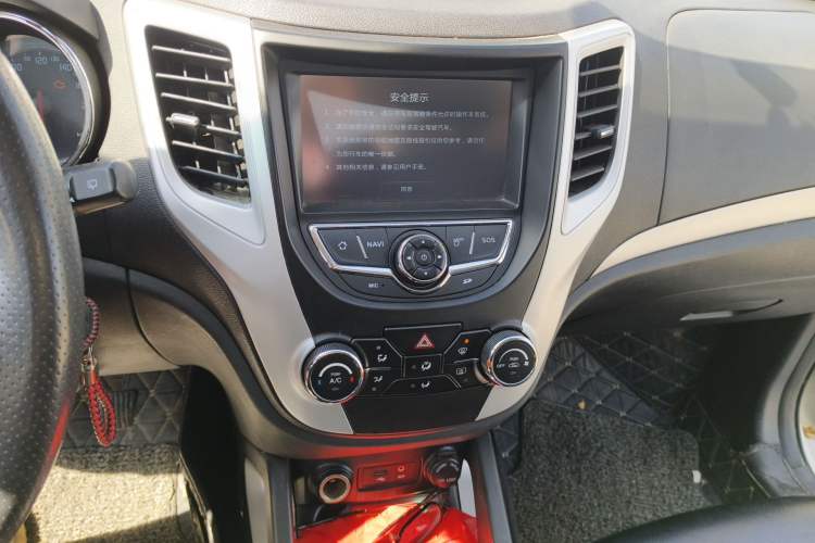 Used CHANGAN CS35 2015 1.6L Manual Luxury Model China IV Standard Audio And AC Panel