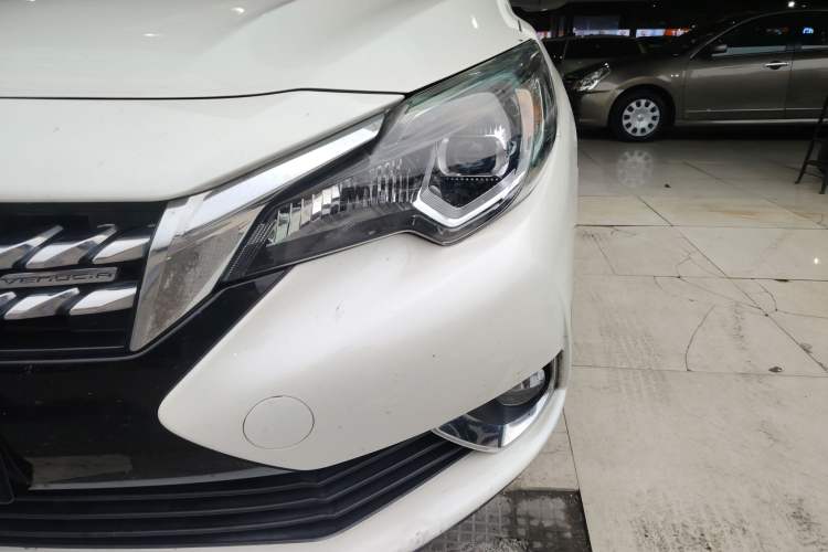 Used Venucia T90 2018 2.0L CVT Smart Connect Luxury Edition China V Standard Left Front Headlight