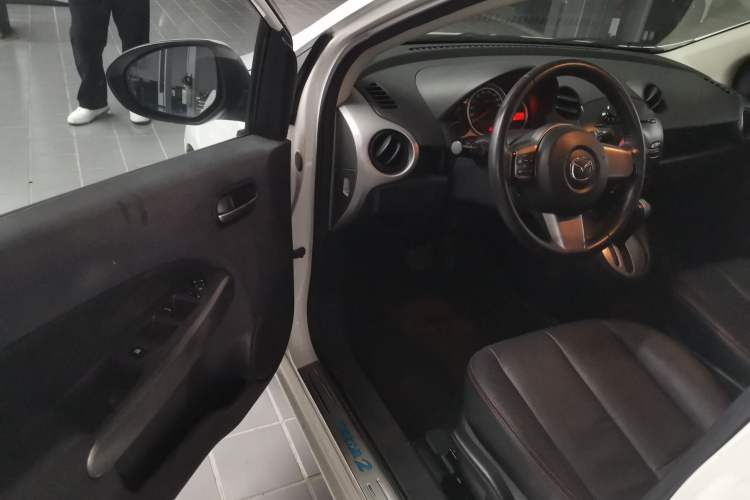 Used Mazda 2 2012 Hatchback Xuan Dong 1.5L Automatic Value Edition