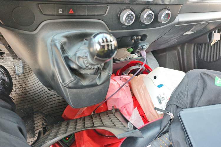 Used JMC Fushun 2022 2.0T Manual Multi-Function Passenger Vehicle Short Wheelbase Mid-Height Roof 6-Seater Gear Lever