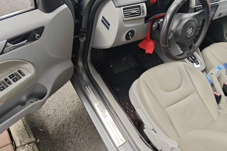 Used Volkswagen Bora 2011 1.6L Automatic Fashion Edition Driver Seat