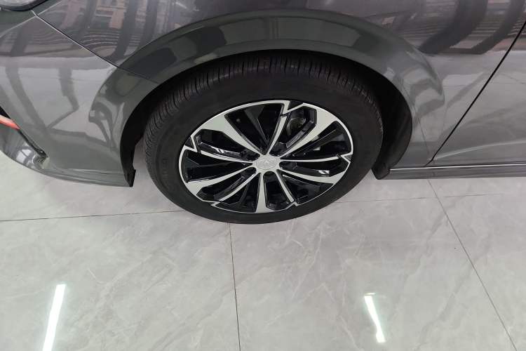 Used CHANGAN Eado 2022 PLUS Blue Whale NE 1.4T GDI DCT Flagship Edition Left Front Wheel Hub