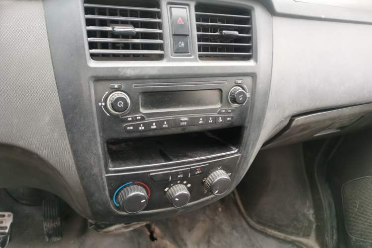 Used Wuling Rongguang 2014 1.5L S Standard Version Audio And AC Panel