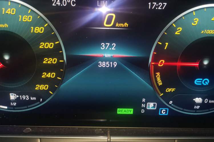 Used Mercedes-Benz E-Class New Energy 2022 Restyled E 350 e L Plug-in Hybrid Sports Sedan Odometer Close Up