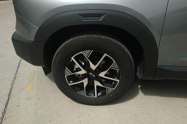 Used BAIC Off-Road BJ30 2024 1.5T Light Wilderness Pro Edition Left Front Wheel Hub