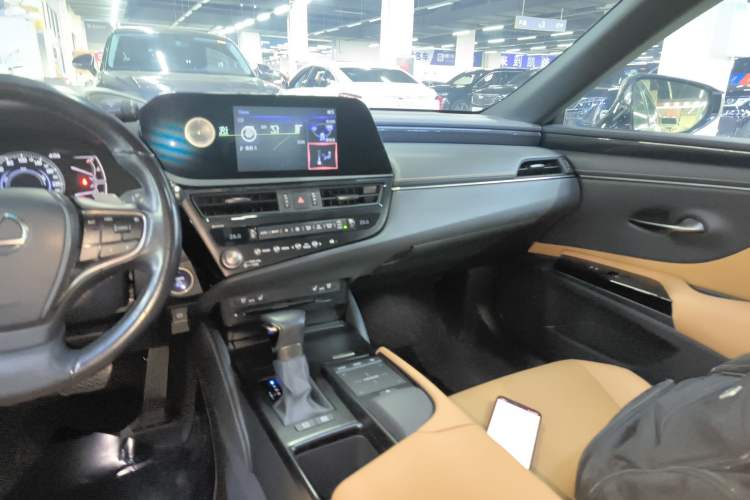 Used Lexus ES 2021 300h Deluxe Edition