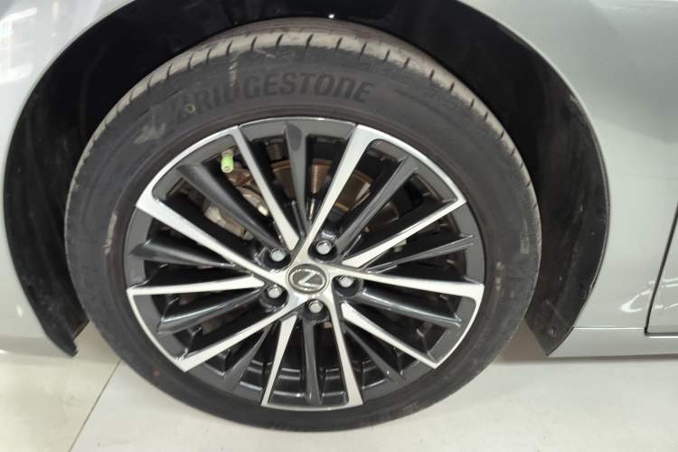 Used Lexus ES 2021 300h Deluxe Edition