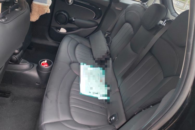 Used MINI 2023 Updated 1.5T COOPER Artist Five-Door Edition Left Rear Seat