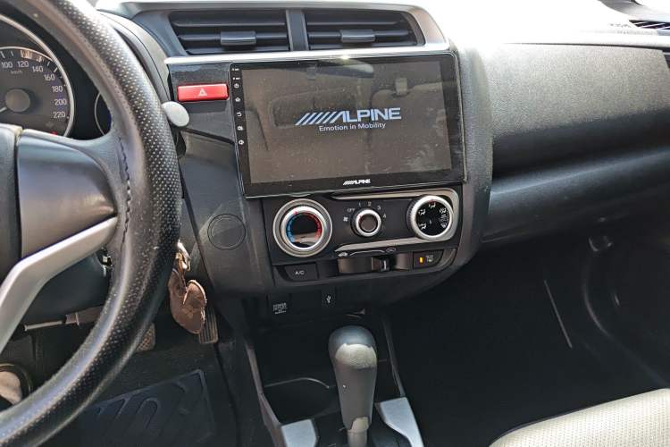 Used Honda Fit 2014 1.5L SE CVT Fashion Model Audio And AC Panel