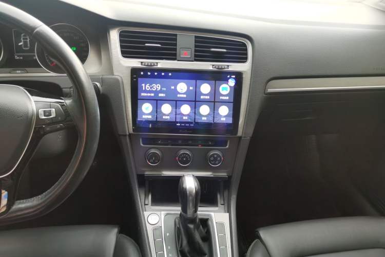 Used Volkswagen Golf 2014 1.4TSI Automatic Luxury Model Audio And AC Panel