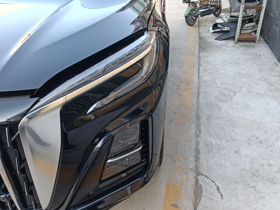 Hongqi HS3 PHEV 2025 Model 117km Jingwei Edition — снимка 8