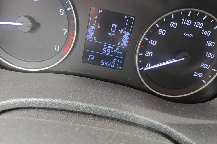 Used Hyundai ix25 2015 1.6L Automatic Two-Wheel Drive Smart GLS Trim Odometer Close Up