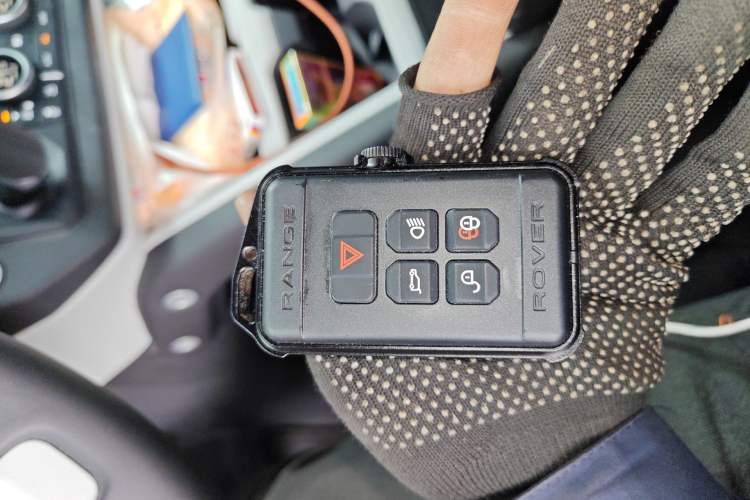 Used Land Rover Defender 2025 110 3.0T P400 X-Dynamic SE Vehicle Key