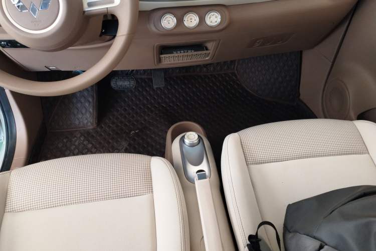 Used Wuling Hongguang MINIEV 2025 Four-Door Version Advanced Edition Gear Lever