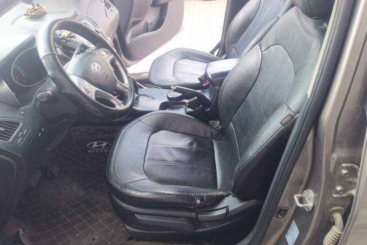 Used Hyundai ix35 2010 2.0L Automatic Two-Wheel Drive Elite Edition GLS Left Front Seat