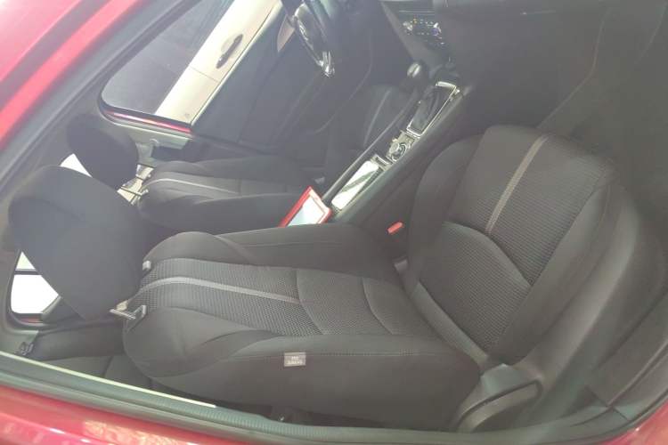 Used Mazda 3 Axela 2017 Sedan 1.5L Automatic Luxury Model Emission Standard China V Right Front Seat