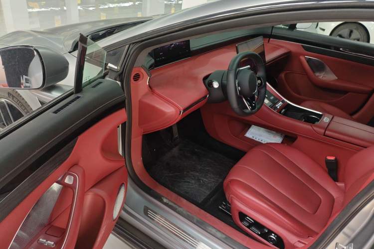 Used Hima Luxeed S7 2025 785 km Ultra