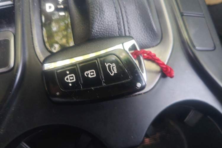 Used Hyundai Santa Fe 2013 2.4L Automatic 4x4 Smart Version Vehicle Key